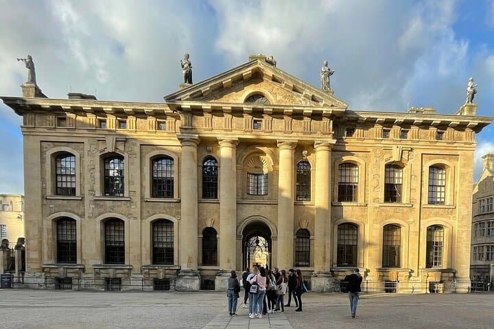A Guide to the City of Dreaming Spires: A Self-Guided Audio Tour of Oxford