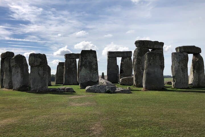 Southampton to Heathrow Airport via Stonehenge & Windsor Castle