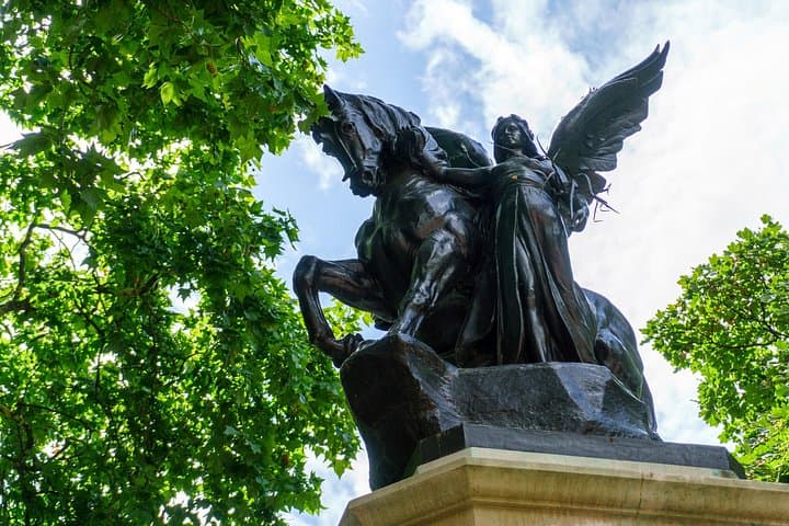 London Family-Friendly Walking Tour with Fun Activities