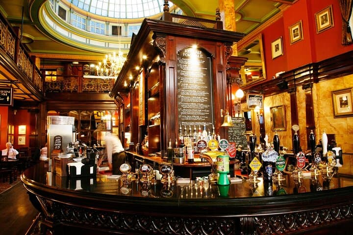 Private Beer and Food Tasting Tour in London City Center