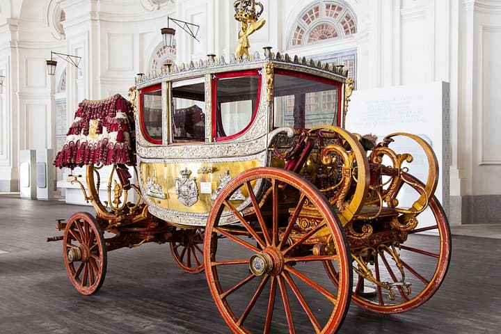 London Family-Friendly Walking Tour with Fun Activities