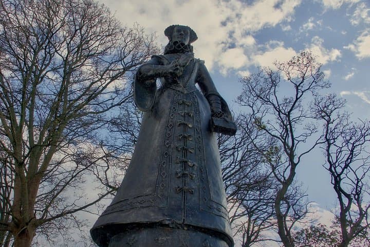 Edinburgh: Mary Queen of Scots Privately Guided Luxury Day Tour
