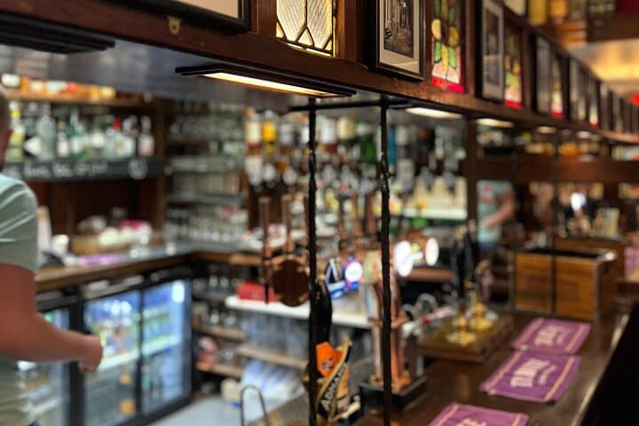 Royal Historic Pubs Walking Guided Tour in London