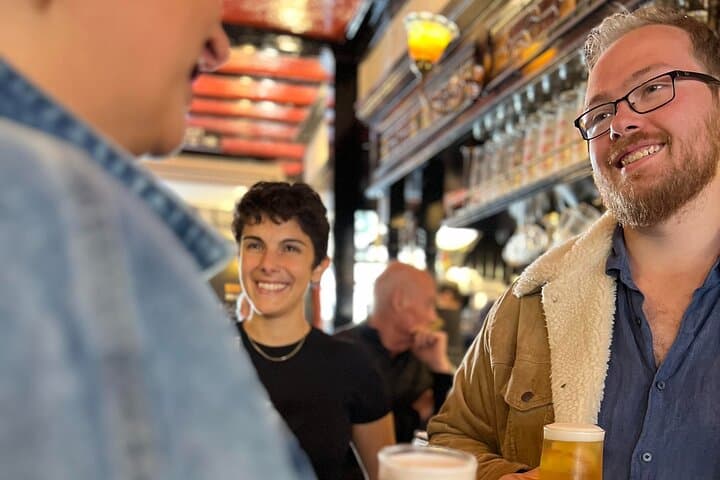 Royal Historic Pubs Walking Guided Tour in London