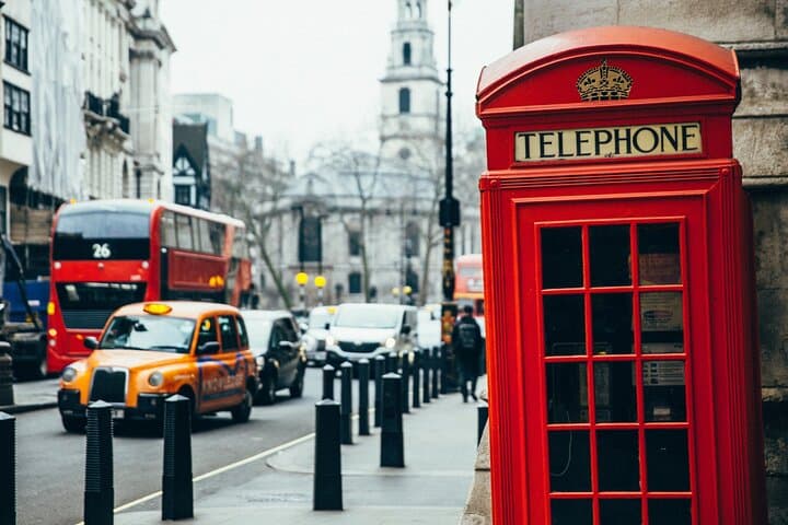 London Scavenger Hunt & Highlights Self-Guided Walking Tour