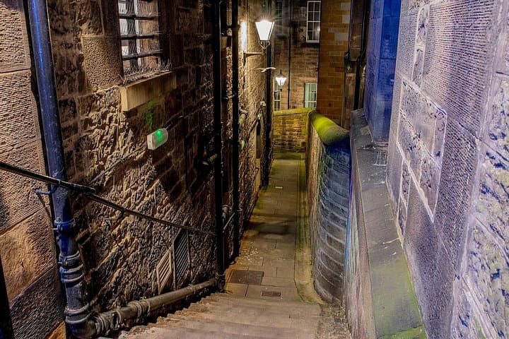 Edinburgh: Dark Secrets of the Old Town Halloween Tour