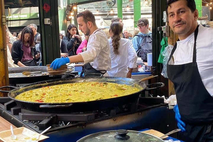 Meeting our Paella chefs