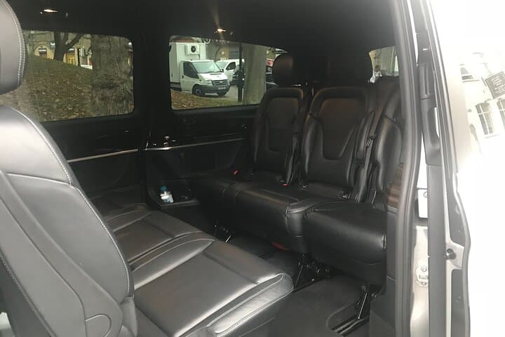 Private Transfer to Windsor Castle (Tickets Included) 4 passengers