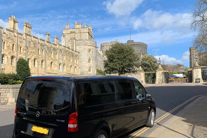 Private Vehicle Round-trip From London to Windsor Castle
