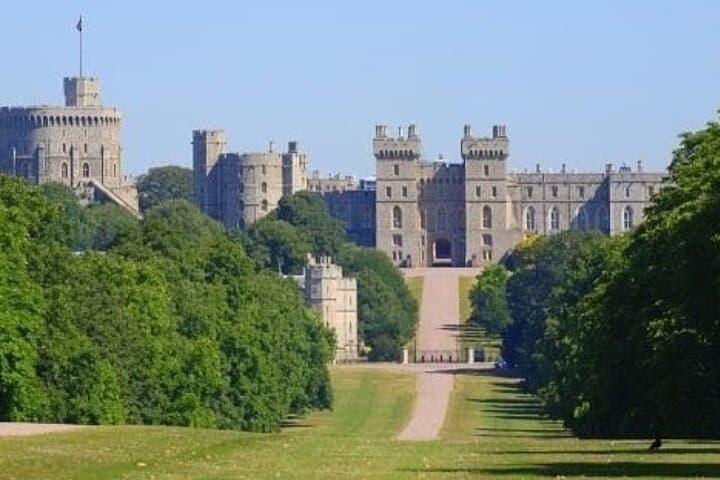 Private Vehicle Round-trip From London to Windsor Castle