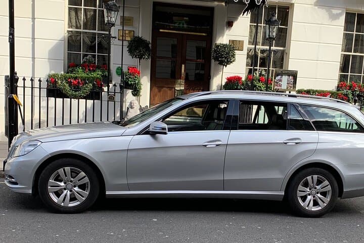 Private Vehicle Round-trip From London to Windsor Castle