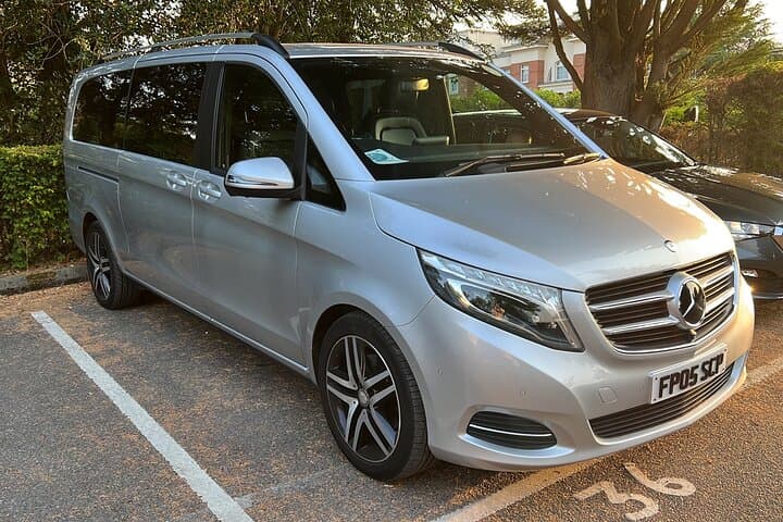 Private transfer to Stonehenge with tickets included