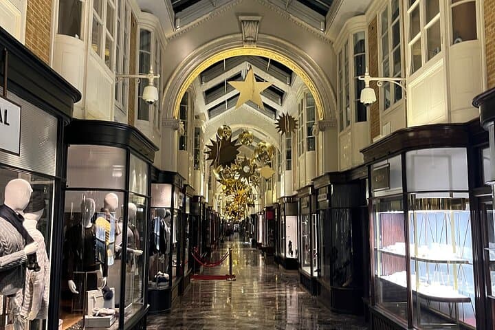 London Magical Christmas Walking Tour with Guide