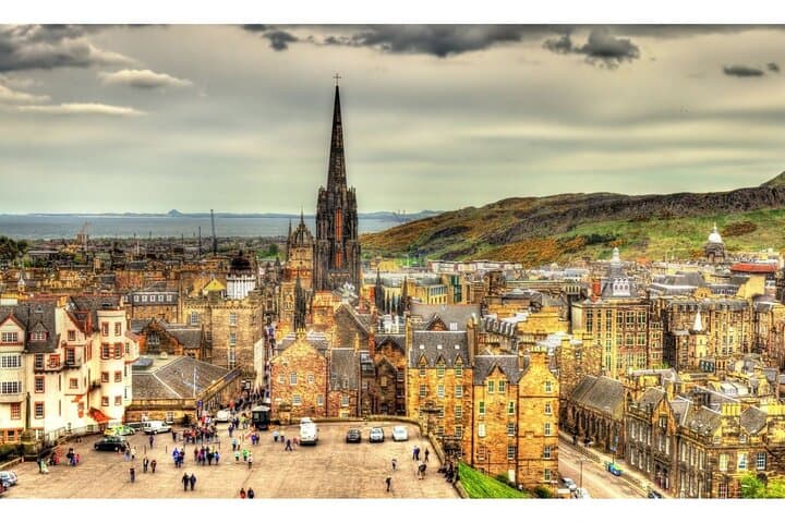 Edinburgh - The Royal City rail tour from London with Overnight Stay