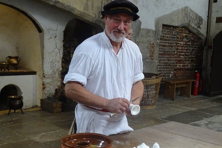 Hampton Court Palace Private Tour - discovering the excesses of Henry VIII