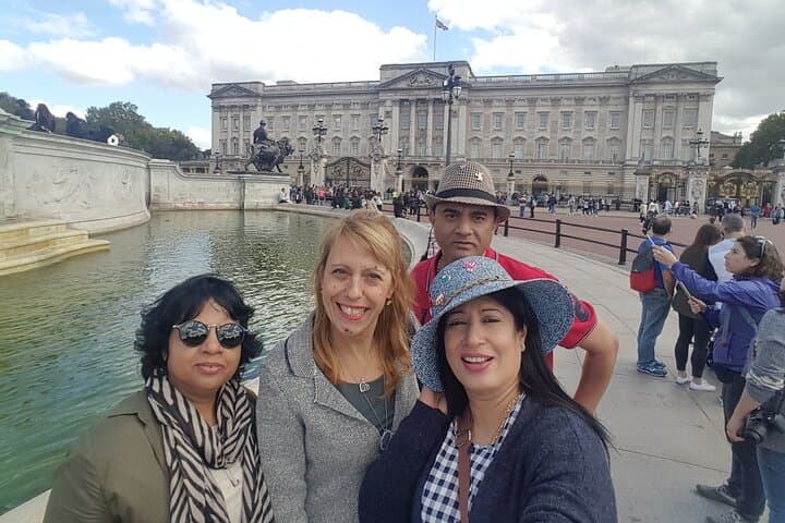 Westminster Abbey Private Tour with a Walk in the Heart of London