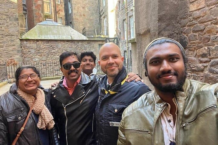 Private Old Edinburgh Tour - Walk in the footsteps of Royals and Rogues!