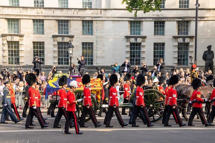 Queen Elizabeth II Private Walking Tour of London