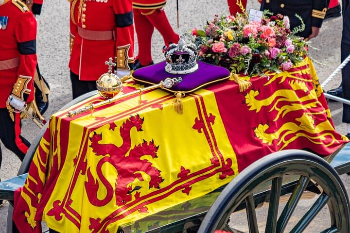 The second half of our tour follows the locations of the Queens state funeral