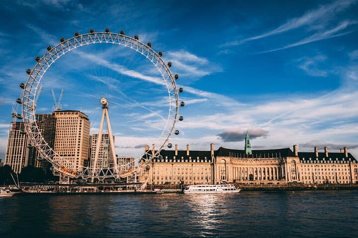 Explore London with your Family - Walking Tour