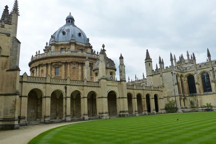 Private Romantic Walking Tour in Oxford