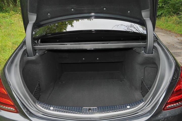 Arrival by Luxury Car from Heathrow Airport LHR to Central London