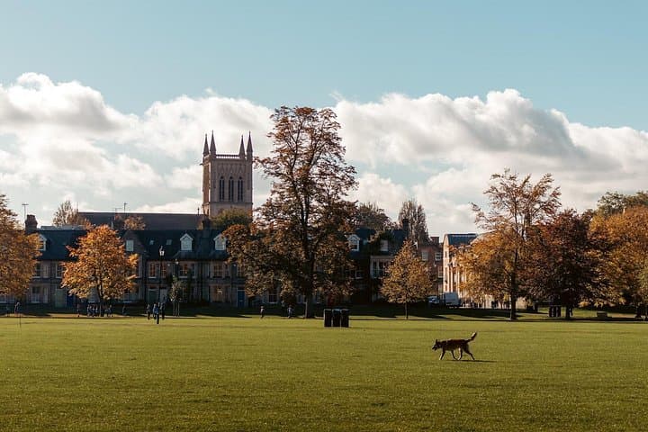 Private Family Heritage Walking Tour in Cambridge