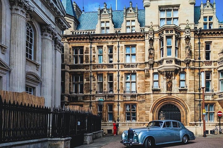 Private Family Heritage Walking Tour in Cambridge