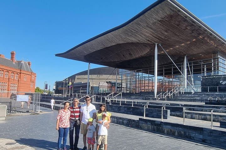 Sightseeing Tour Cardiff Bay and Vale of Glamorgan Full-Day Driver Guided