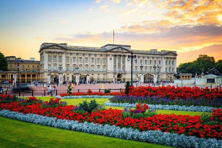 Explore London with your Family - Walking Tour