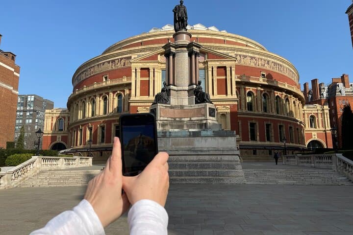 Queen Highlights Walking Tour of London