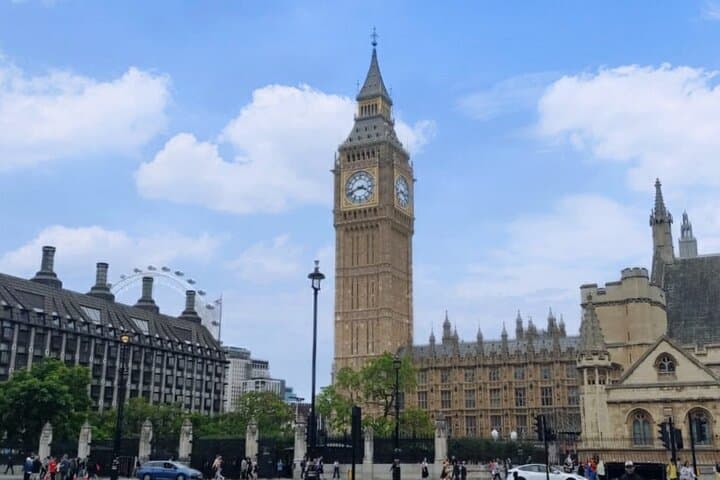Westminster Abbey Tour for Kids with Sightseeing Walk in Westminster London