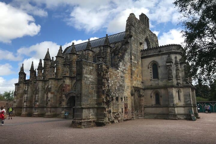 Edinburgh: Rosslyn Chapel, Berwick Private Day Tour in Luxury MPV