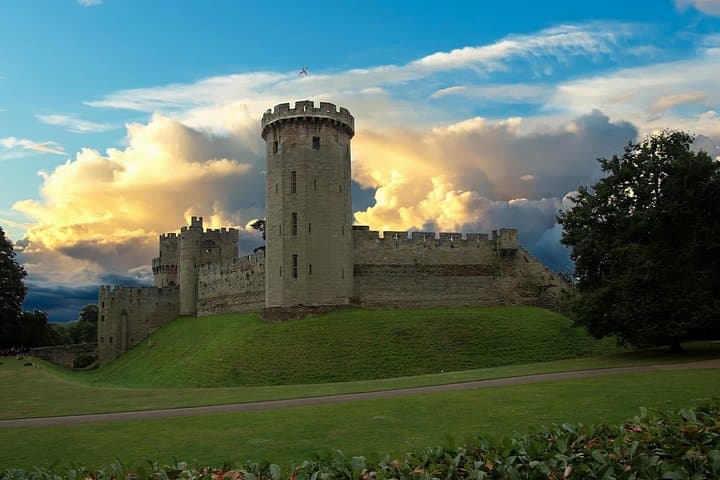 Oxford Cotswold and Warwick Castle Private Tour with Admission