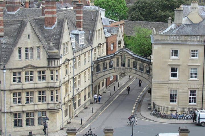 Oxford Cotswold and Warwick Castle Private Tour with Admission