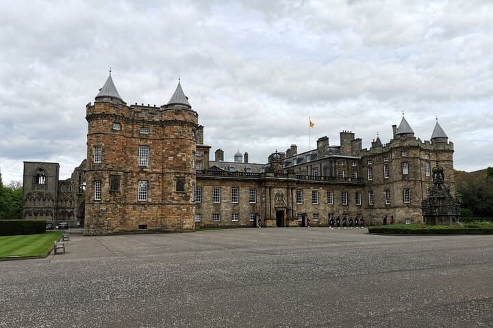 Edinburgh Outlander Self-Guided Private Tour