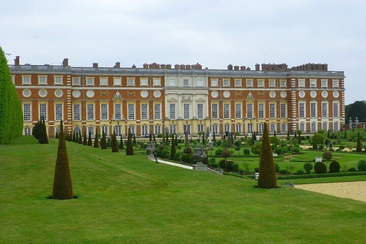 London and Hampton Court Palace Private Tour with Admission