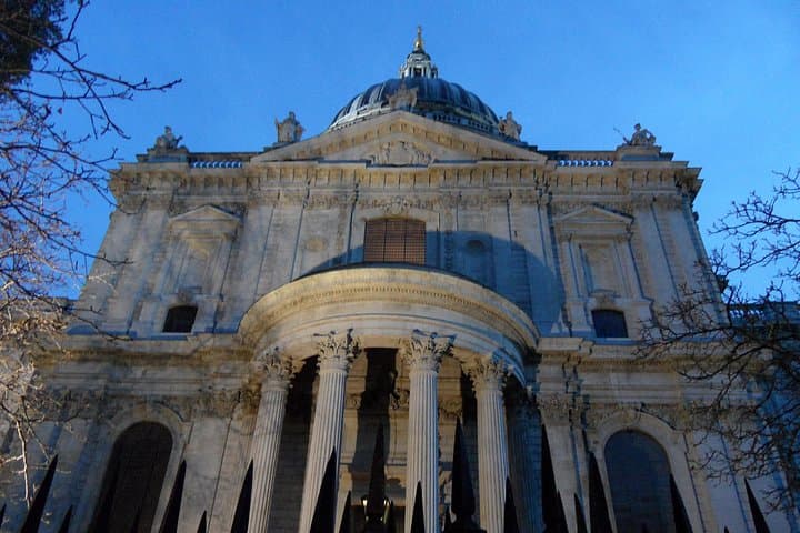 Private walking tour of London