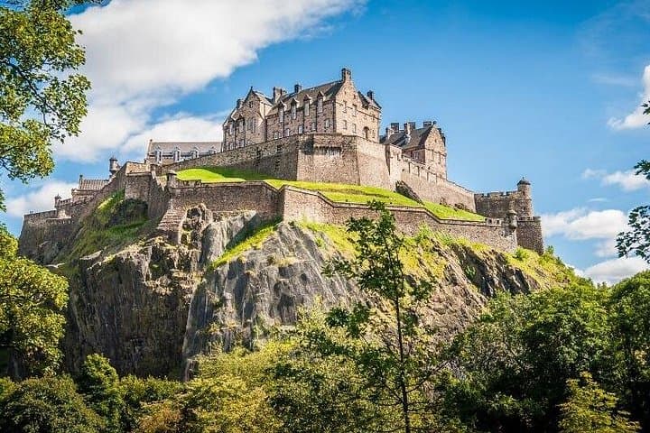 Edinburgh Custom Private Walking Tour With A Guide (Private Tour)