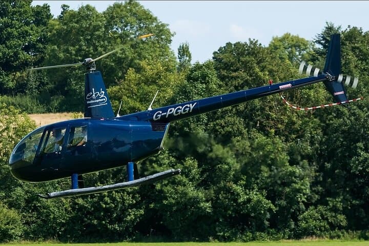 35 minute London Sightseeing Flight for 2 with Champagne