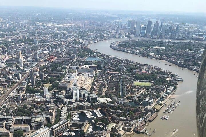 35 minute London Sightseeing Flight for 2 with Champagne