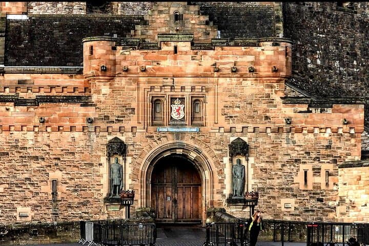 Edinburgh Castle Guided Tour Tickets Included