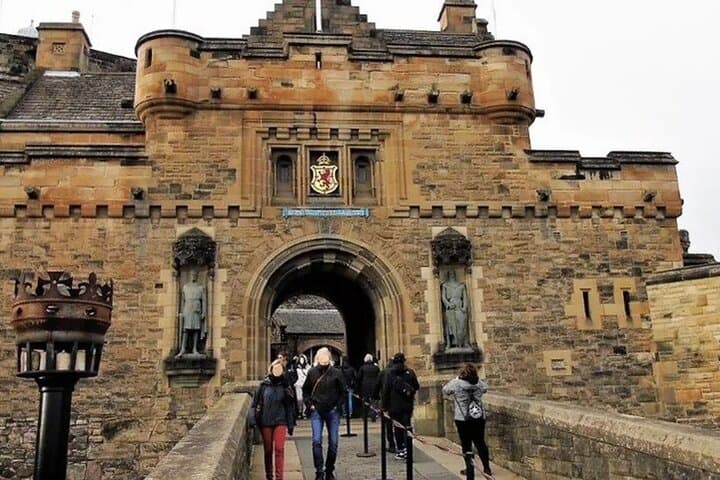 Edinburgh Royal Mile Self Guided Treasure Hunt & Exploration Game