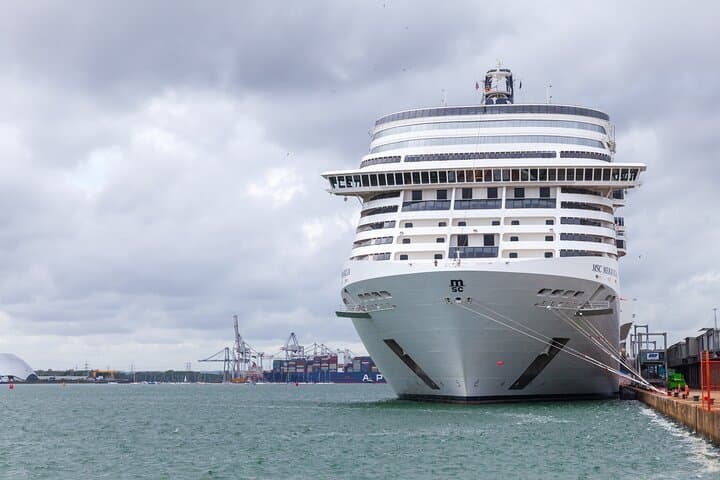 Private Transfer from London to Southampton with Stonehenge Stop