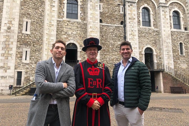 Two mates, one iconic Beefeater! Capturing a royal moment at the Tower of London with one of its legendary guardians
