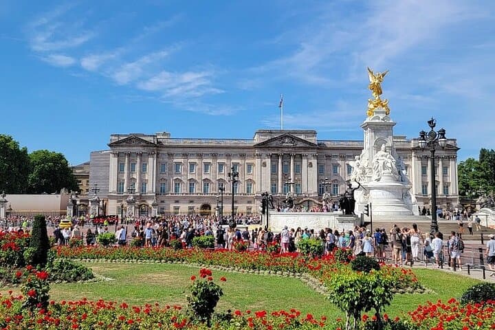 Views of Buckingham Palace - Your experience in Buckingham Palace will come alive after hearing stories and traditions of the British monarchy.