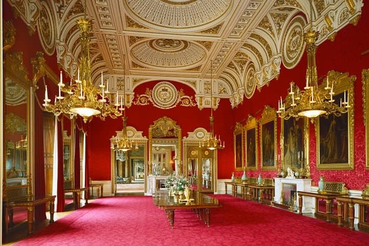 State Dining Room and Ballroom - The lavish decor in these massive rooms has long displayed the wealth of the monarchy to intentionally impress invited guests.​ Royal Collection Trust, © His