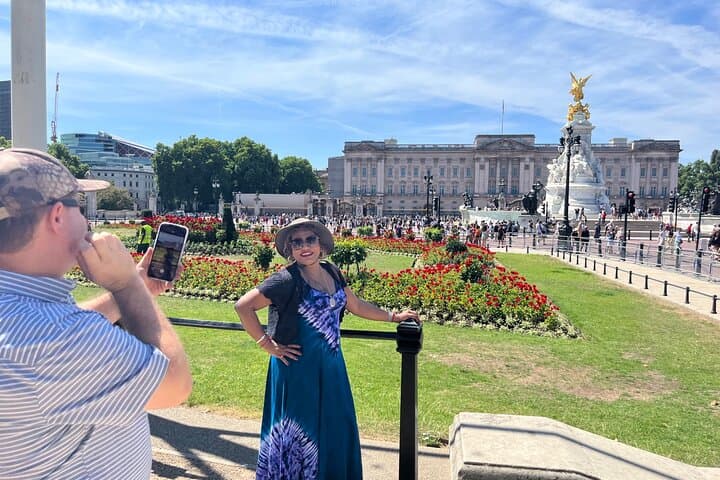 Exciting Half Day Walking Tour - See All London Sites