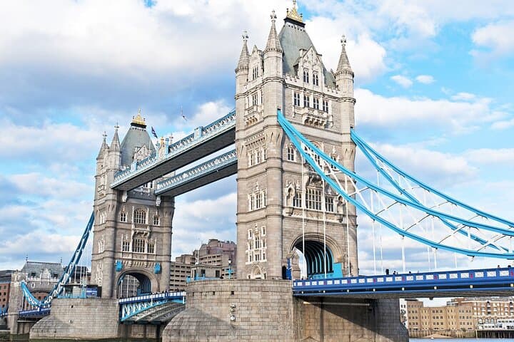 Private Audio Guided Walking Tour in London
