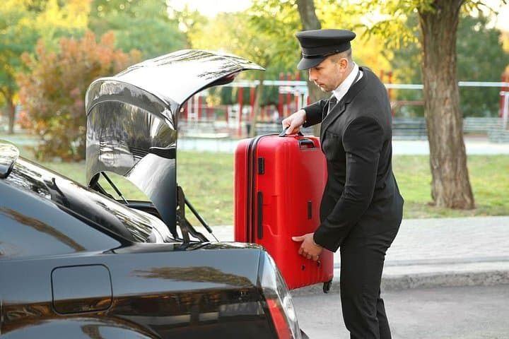 Private One-Way Transfer from Glasgow Int. Airport to Glasgow